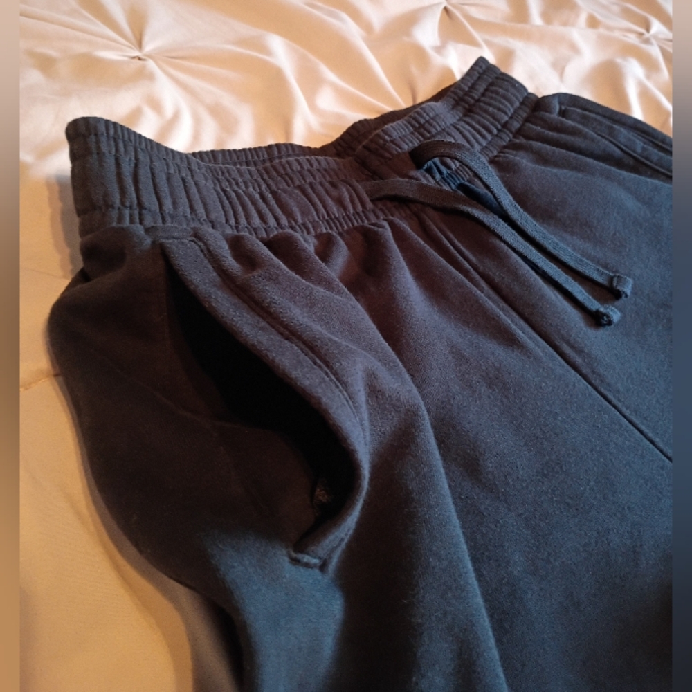Men's Black Under Armour Fleece Shorts. Size Medium! - Picture 4 of 5